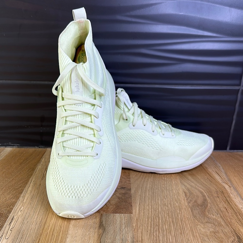 Lululemon Chargefeel Mid Sneakers